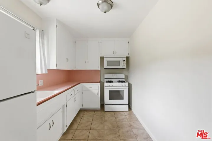 1361 Yosemite Drive 3, Los Angeles, California 90041