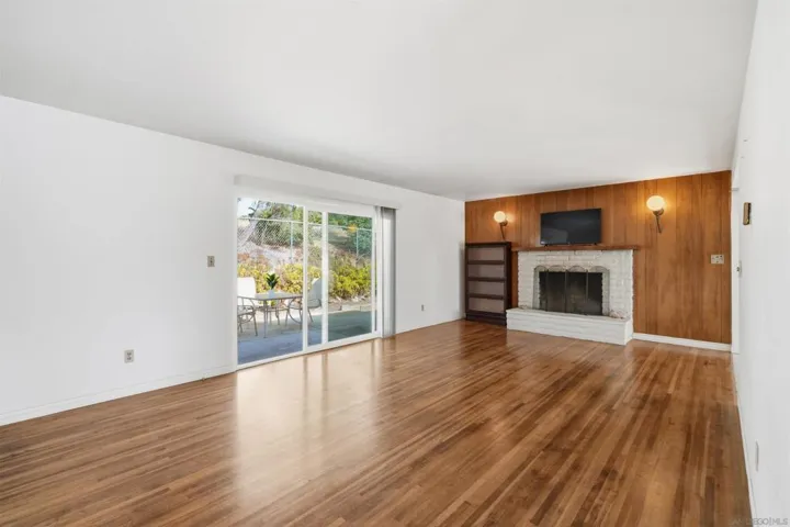 916 Country Club, Escondido, California 92029