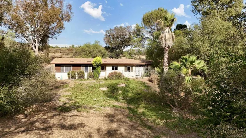 916 Country Club, Escondido, California 92029