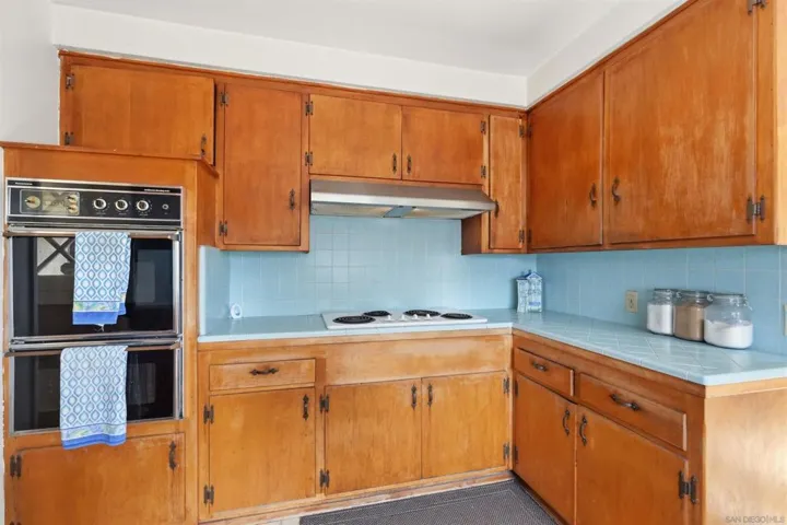 916 Country Club, Escondido, California 92029