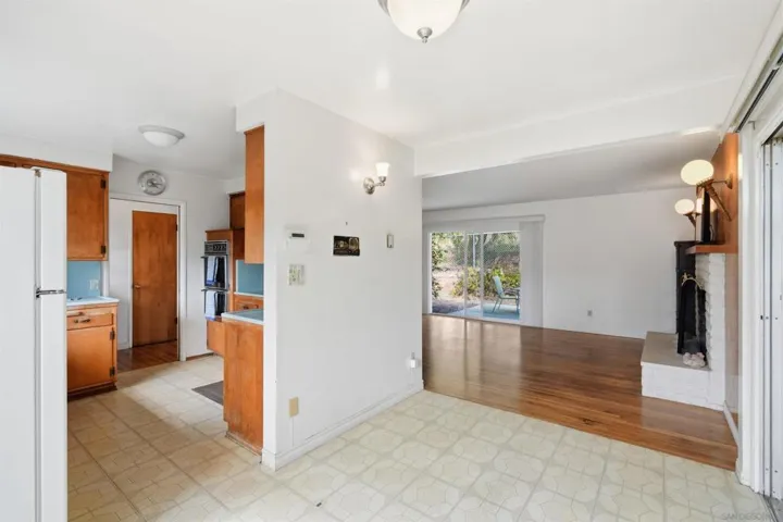 916 Country Club, Escondido, California 92029