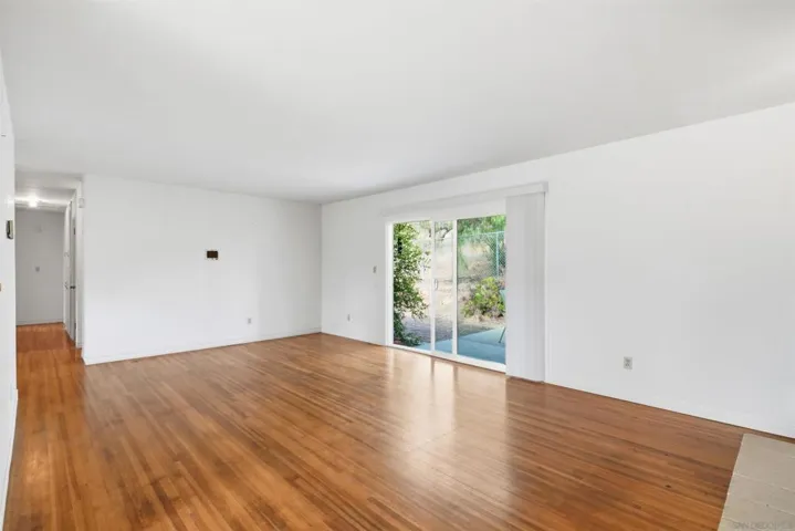 916 Country Club, Escondido, California 92029