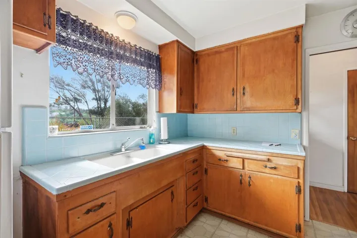 916 Country Club, Escondido, California 92029