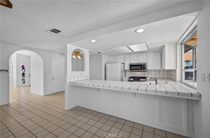 10658 9th Avenue, Hesperia, California 92345