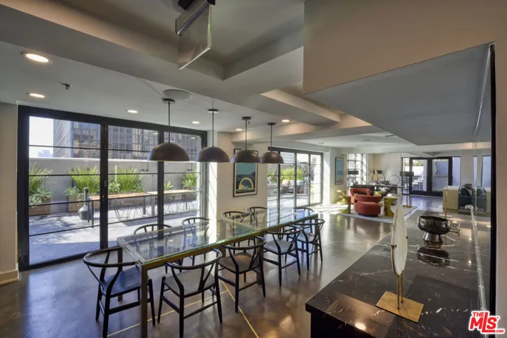 727 W 7th Street 902, Los Angeles, California 90017