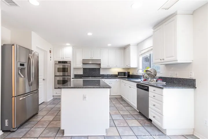 Great kitchen with large center island.