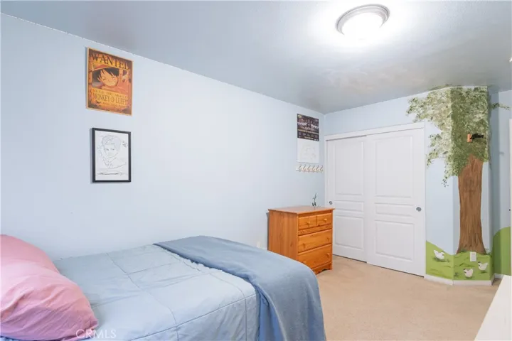 I love the artwork in this guest bedroom!