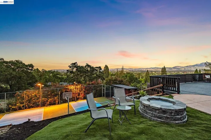 15 Surmont Ct, Lafayette, California 94549