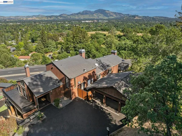 15 Surmont Ct, Lafayette, California 94549