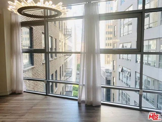 727 W 7th Street 911, Los Angeles, California 90017