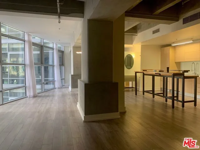 727 W 7th Street 911, Los Angeles, California 90017