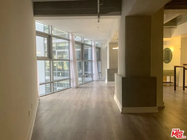 727 W 7th Street 911, Los Angeles, California 90017