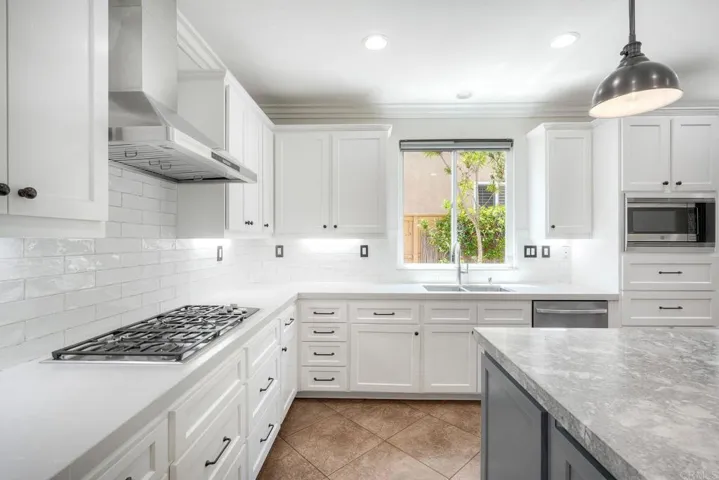 7438 Los Brazos, San Diego, California 92127
