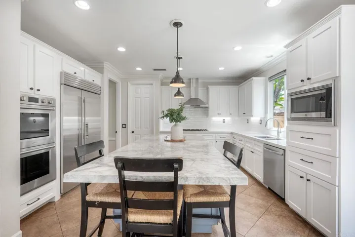 7438 Los Brazos, San Diego, California 92127