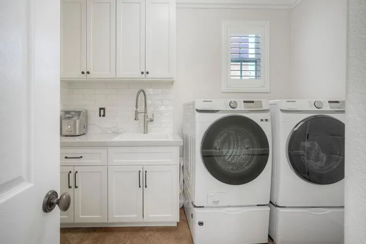 7438 Los Brazos, San Diego, California 92127