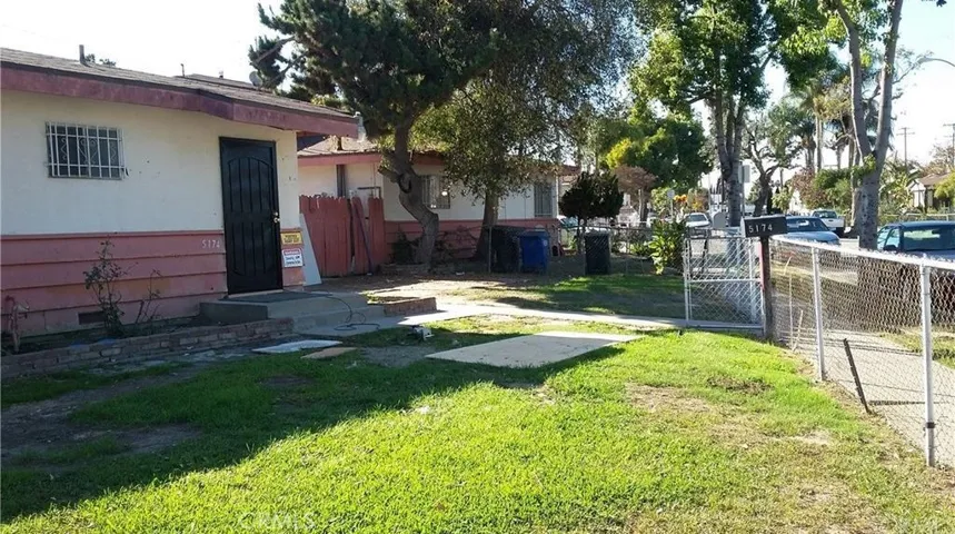 5174 Los Flores, Lynwood, California 90262
