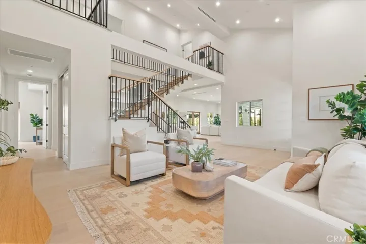 21811 San Jose Street, Chatsworth, California 91311