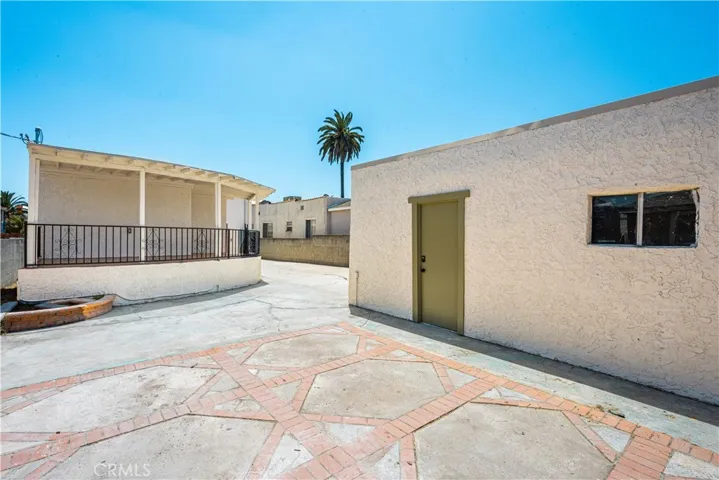 7523 Dalton Avenue, Los Angeles, California 90047