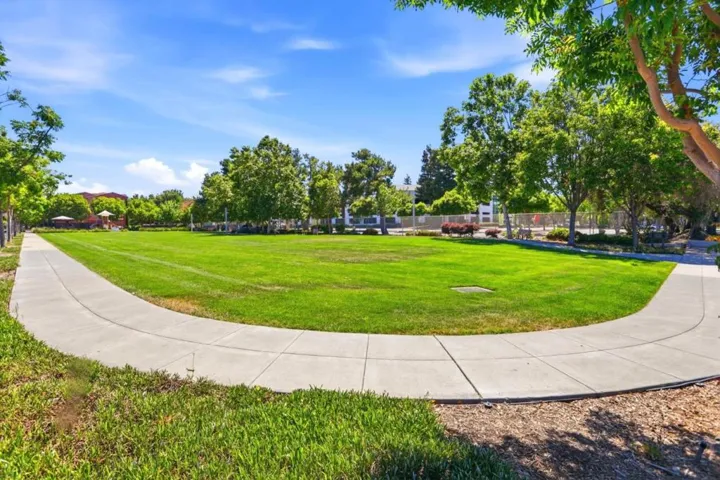 596 San Posadas Terrace 23, Sunnyvale, California 94085