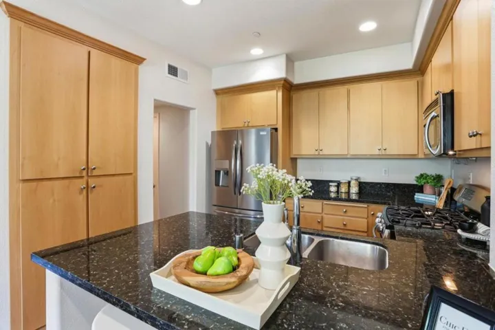 596 San Posadas Terrace 23, Sunnyvale, California 94085