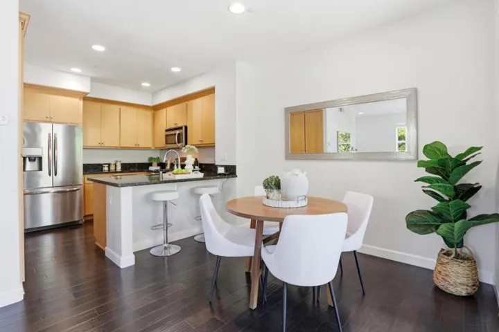 596 San Posadas Terrace 23, Sunnyvale, California 94085