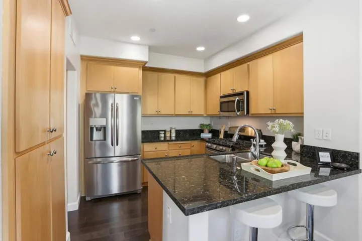 596 San Posadas Terrace 23, Sunnyvale, California 94085