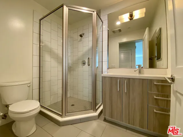 1232 N Kings Road 202, West Hollywood, California 90069