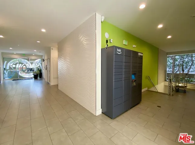 1232 N Kings Road 202, West Hollywood, California 90069