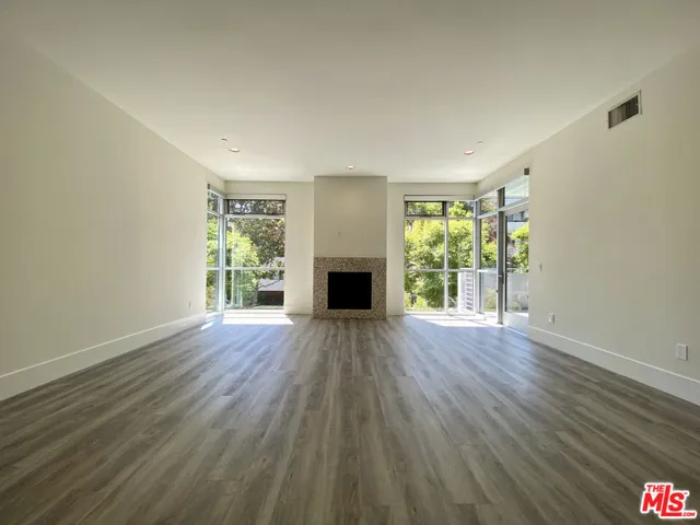1232 N Kings Road 202, West Hollywood, California 90069