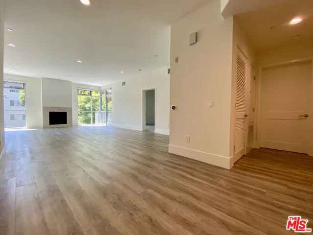 1232 N Kings Road 202, West Hollywood, California 90069