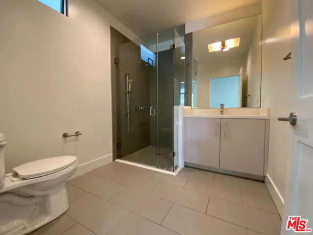 1232 N Kings Road 202, West Hollywood, California 90069