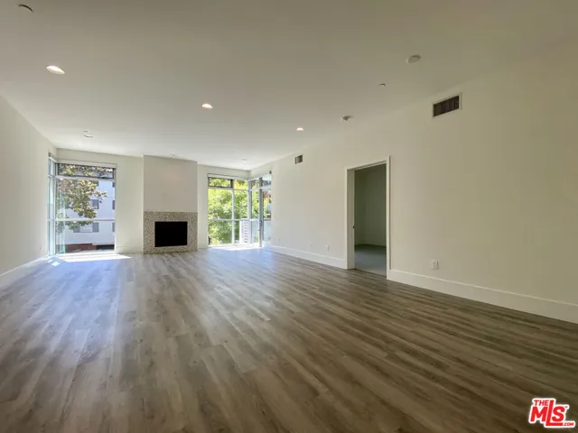 1232 N Kings Road 202, West Hollywood, California 90069