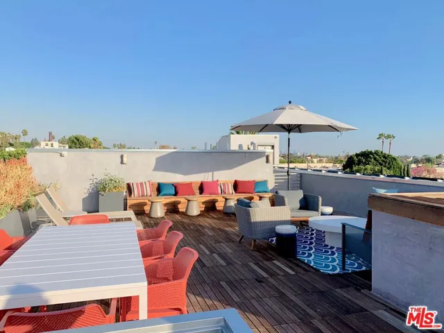 1232 N Kings Road 202, West Hollywood, California 90069