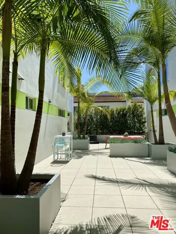 1232 N Kings Road 202, West Hollywood, California 90069