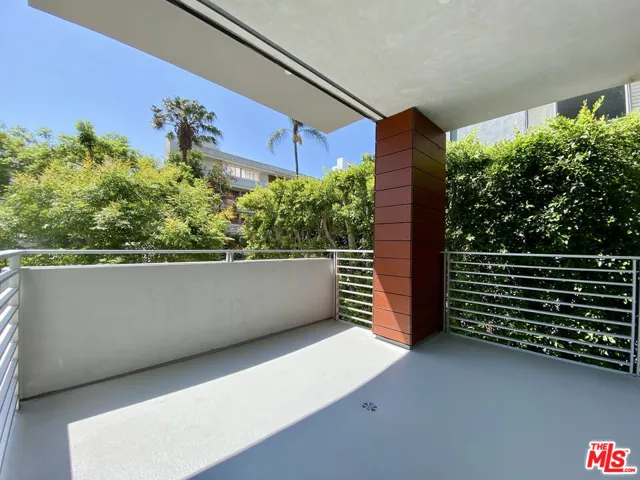 1232 N Kings Road 202, West Hollywood, California 90069