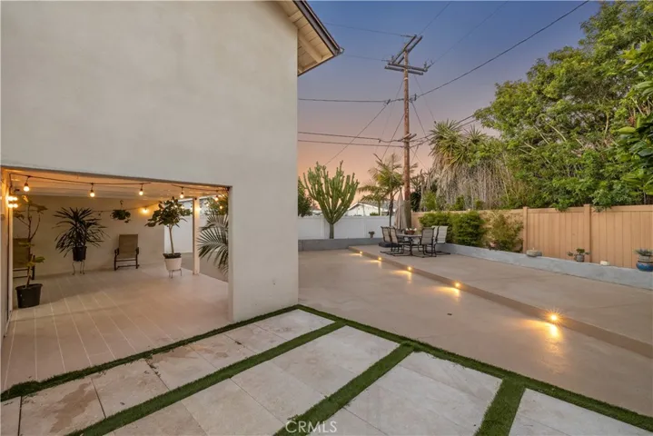 2750 San Carlos, Costa Mesa, California 92626