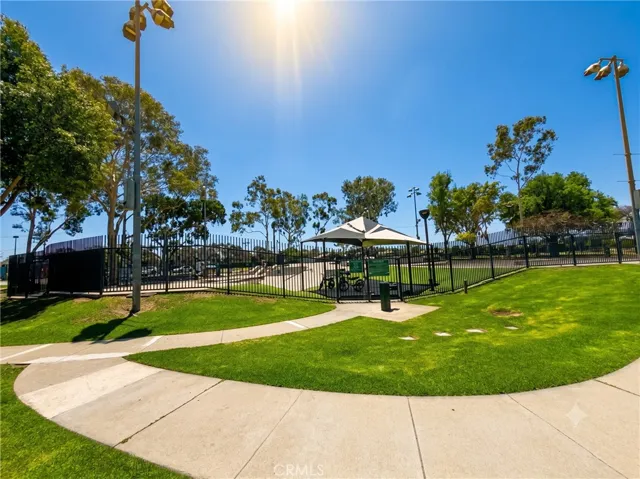 Close to newly revamped Skate Park

