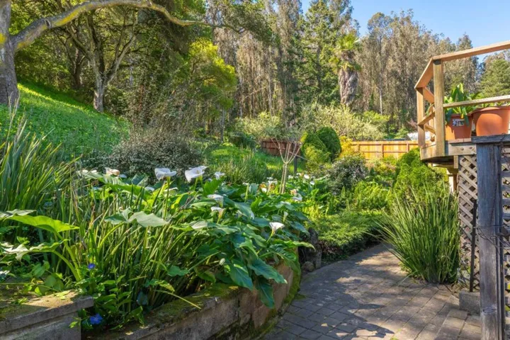 6970 Lakeview Drive, Salinas, California 93907
