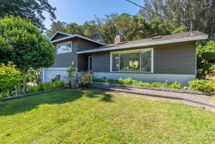 6970 Lakeview Drive, Salinas, California 93907