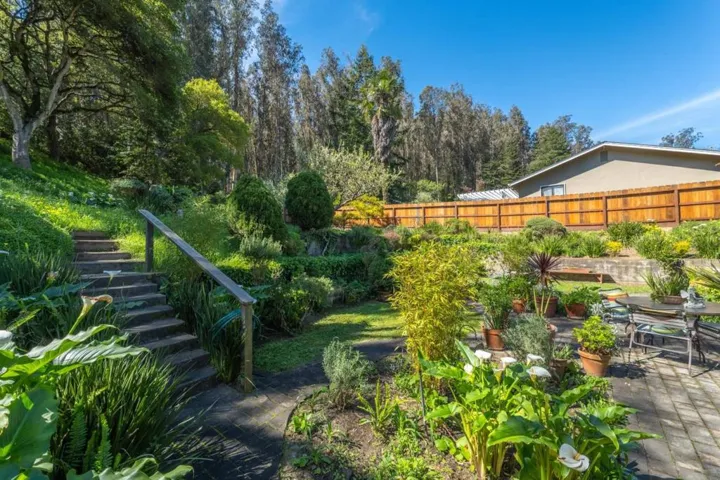 6970 Lakeview Drive, Salinas, California 93907