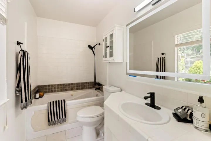 6970 Lakeview Drive, Salinas, California 93907