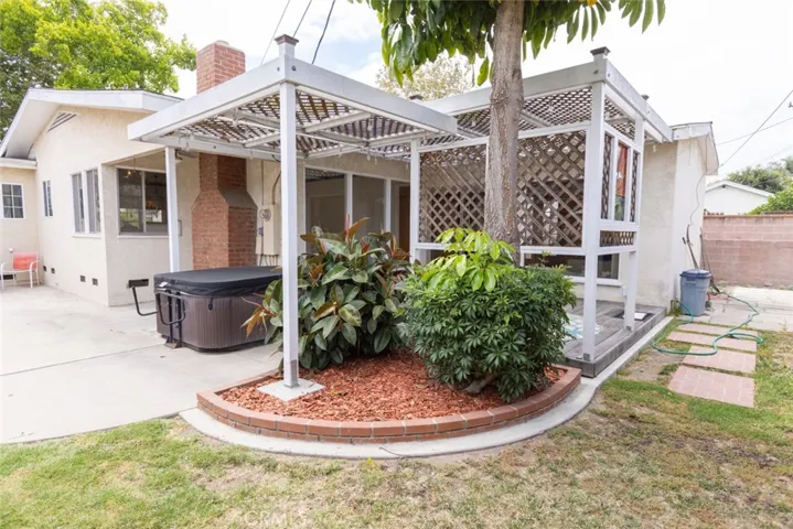 2455 Nipomo, Long Beach, California 90815