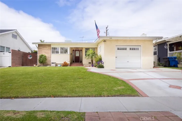 2455 Nipomo, Long Beach, California 90815