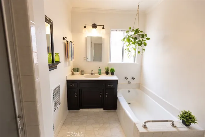 2455 Nipomo, Long Beach, California 90815