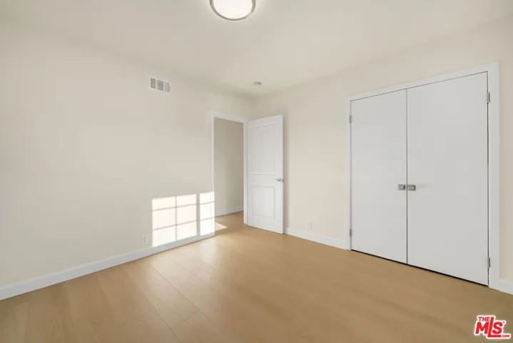 91 W Gainsborough Road, Thousand Oaks, California 91360