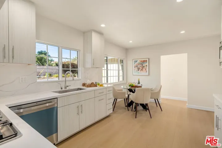 91 W Gainsborough Road, Thousand Oaks, California 91360