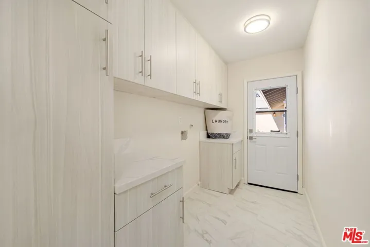 91 W Gainsborough Road, Thousand Oaks, California 91360