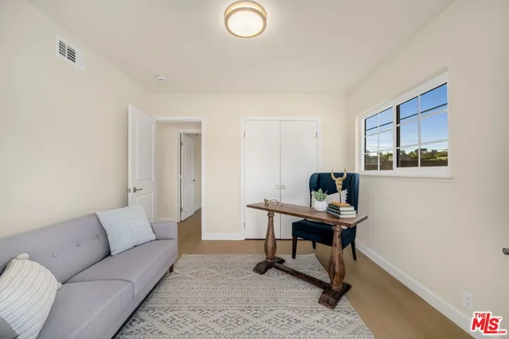 91 W Gainsborough Road, Thousand Oaks, California 91360