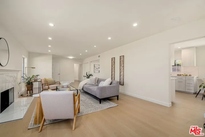 91 W Gainsborough Road, Thousand Oaks, California 91360