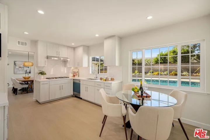 91 W Gainsborough Road, Thousand Oaks, California 91360